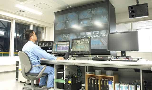 ガスエンジンの機側計器盤の点検